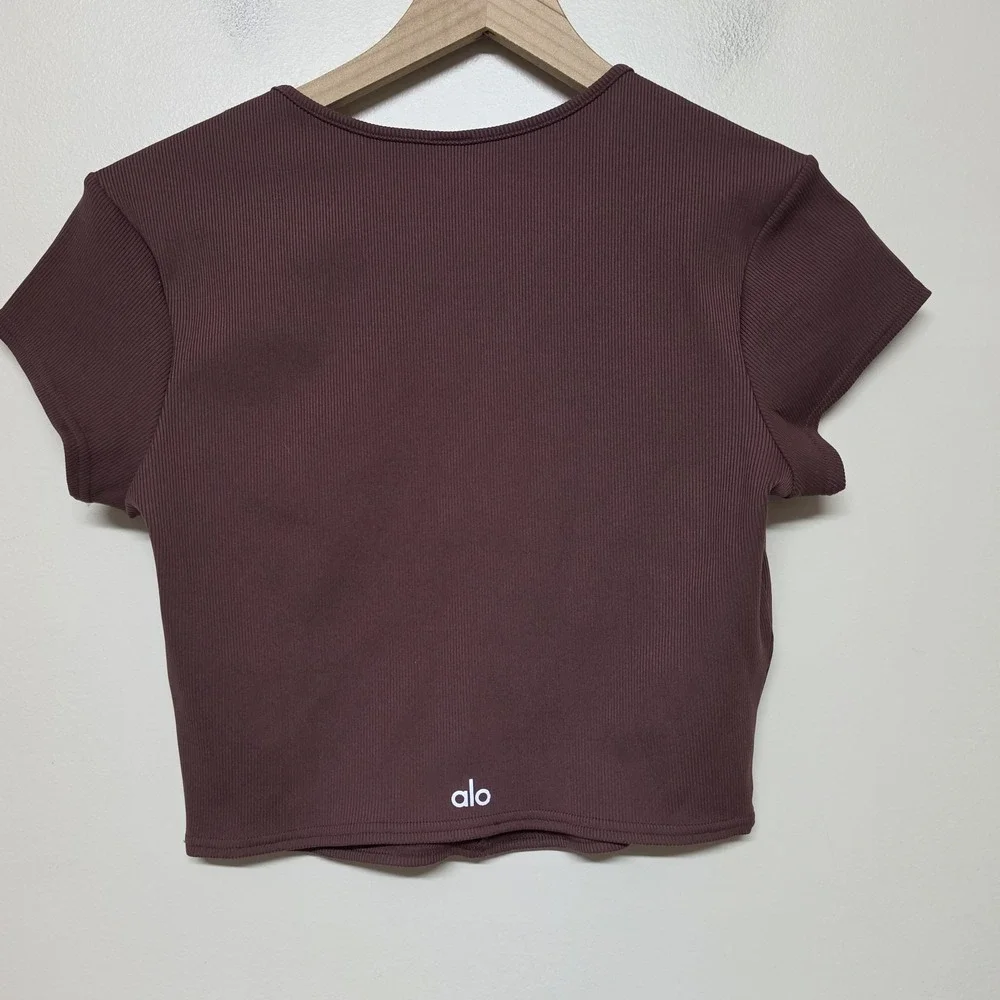 ALO YOGA Brown Ribbed Cropped Savvy Short Sleeve Active Lounge Shirt Top Size M